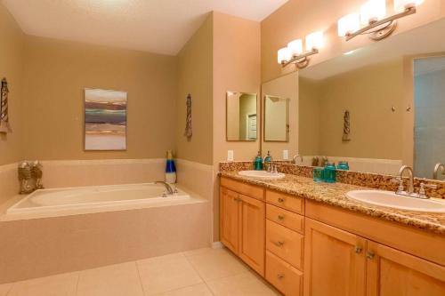 Phòng tắm tại 304 Island Key