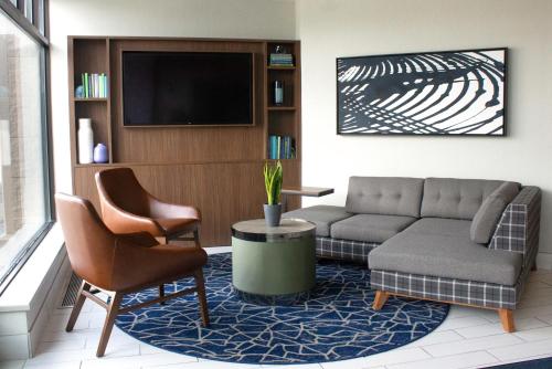 Holiday Inn Express & Suites Boston - Cambridge, an IHG Hotel Image