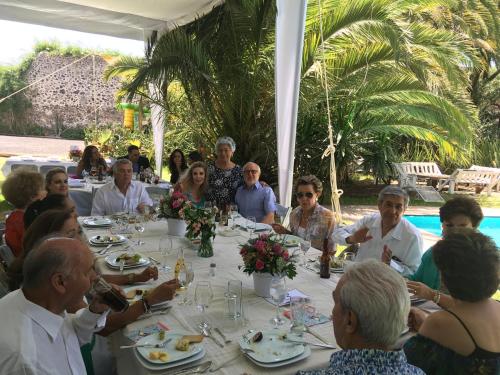 a group of people sitting around a dinner table at Posada Colibri - Hotel & Spa in San Juan Teotihuacán
