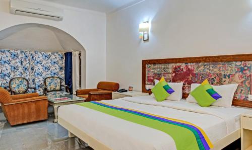 a bedroom with a large bed in a room at Hotel Meera Udaipur in Udaipur