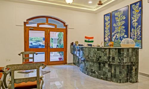 a bar in a room with a table and chairs at Hotel Meera Udaipur in Udaipur