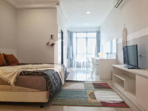 a bedroom with a bed and a television and a kitchen at 9am-5pm, SAME DAY CHECK IN AND CHECK OUT, Work From Home, Shaftsbury-Cyberjaya, Comfy Home by Flexihome-MY in Cyberjaya