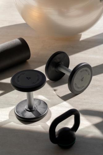a group of dumbbells sitting on top of a table at Bordoy Cosmopolitan in Playa de Palma