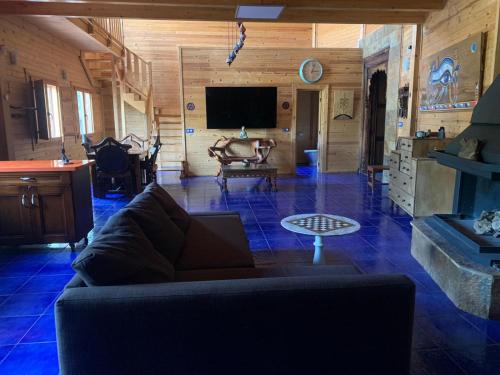 a living room with a couch and a table at Casa Rural Rio Chicamo in La Umbría