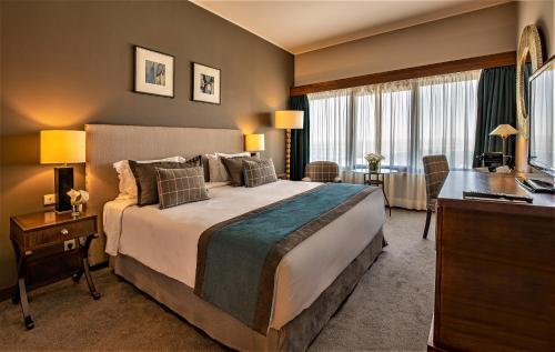 Uma cama ou camas num quarto em Santarem Hotel