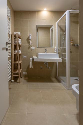 a bathroom with a sink and a shower and a toilet at Habitat Guest House in Trento
