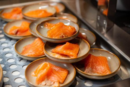 ホテルの敷地内または近くでの食事または食べ物