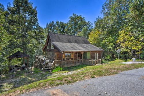 Imagen de la galería de Lovely Lake Hartwell Retreat Dock, Deck and Grill!, en Fair Play
