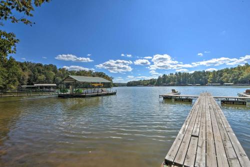 Imagen de la galería de Lovely Lake Hartwell Retreat Dock, Deck and Grill!, en Fair Play