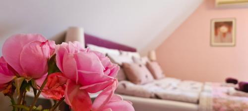 Katil atau katil-katil dalam bilik di Apartments for Rent near Budapest