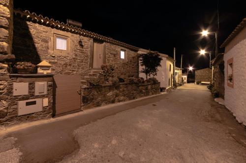 an empty alley at night with a building at O Palheiro - Vista Panorâmica e Jacuzzi in Sobreira Formosa