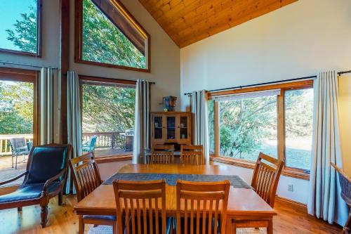Rogue River Retreat – Photos 3