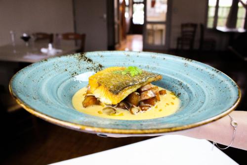 Photo de la galerie de l'établissement Hôtel-Restaurant La P'tite Auberge, à Lillebonne