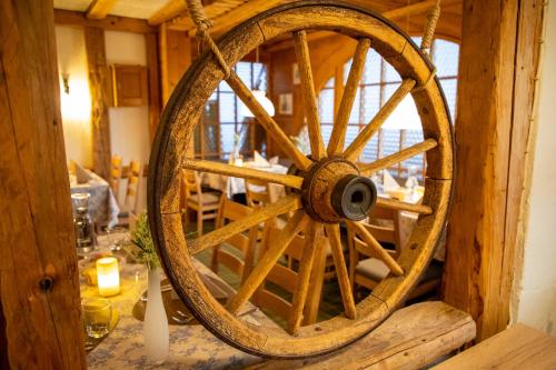 a wooden wagon wheel sitting on top of a table at Alpenlodge Val Gronda in Obersaxen
