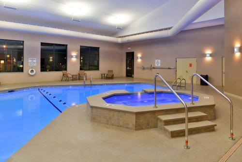 a large swimming pool in a hotel room at Holiday Inn Express Breezewood by IHG in Breezewood