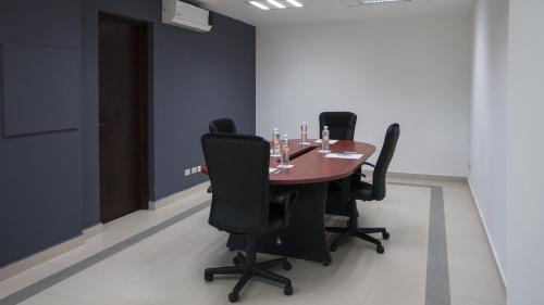 Οι επιχειρηματικές εγκαταστάσεις ή/και οι αίθουσες συνεδριάσεων στο Holiday Inn Express Cabo San Lucas by IHG