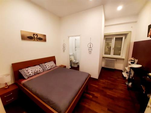 a bedroom with a large bed in a room at Sul Corso in Avezzano