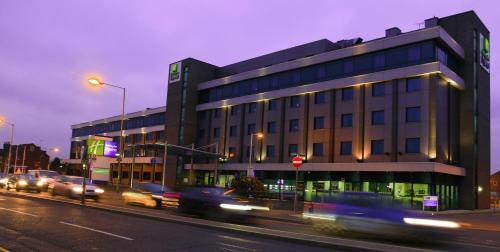 Holiday Inn Express London Heathrow T5, an IHG Hotel