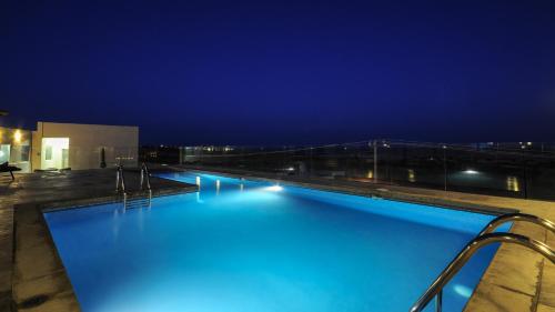 Πισίνα στο ή κοντά στο Holiday Inn Express Cabo San Lucas by IHG