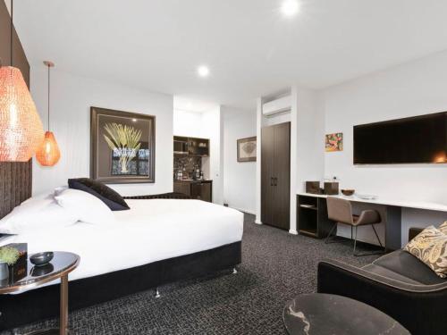 Una cama o camas en una habitación de Campania Spa Suite 3