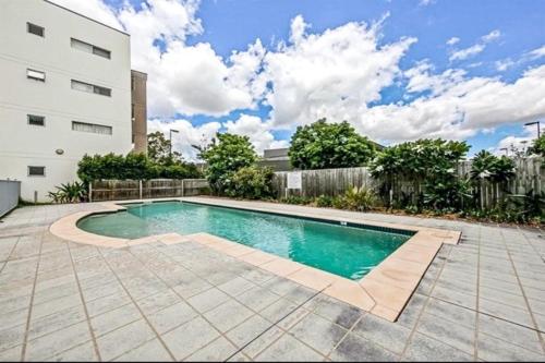 a swimming pool in a yard next to a building at Forest Lake best stay in Wacol