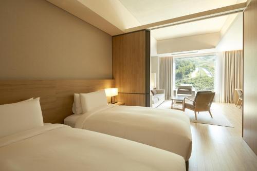 Ένα ή περισσότερα κρεβάτια σε δωμάτιο στο PARK ROCHE Resort & Wellness