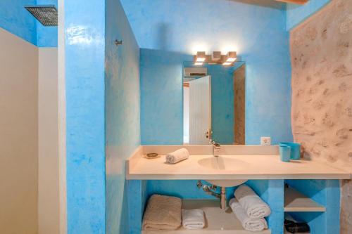 A bathroom at Possessio Sa Barrala Gallinero