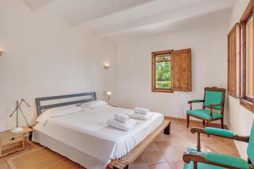 Postel nebo postele na pokoji v ubytování Possessio Sa Barrala El Taller