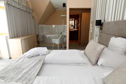 Ένα ή περισσότερα κρεβάτια σε δωμάτιο στο Wellness Hotel Laroba