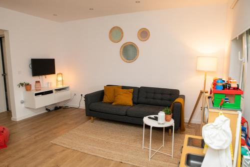 a living room with a couch and a table at Casa do Arco in Amarante
