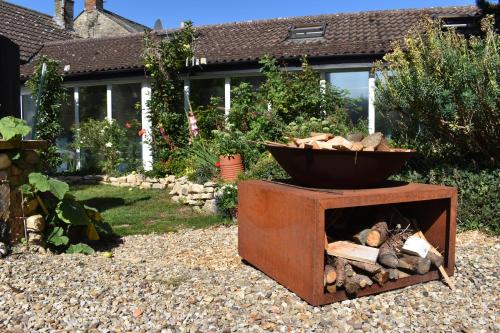 a bowl on top of a grill in a garden at Middle Farm Villa B&B in Wellingborough