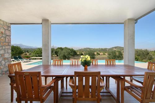 Villa La Vinya Gran by Sealand Villas