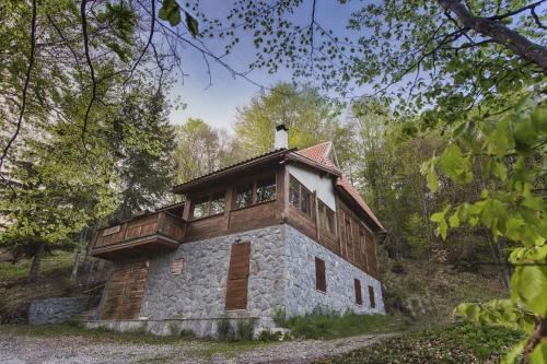 El edificio en el que está la casa vacacional