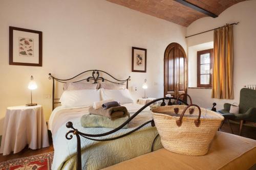 a bedroom with a bed with a basket at Villa Montecastello in Monteriggioni