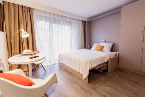 360 Apartment Hotel Frankfurt房間的床