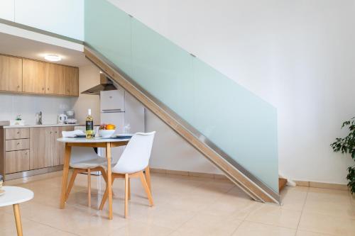 Kuchyň nebo kuchyňský kout v ubytování Argiri Apartments & Suites
