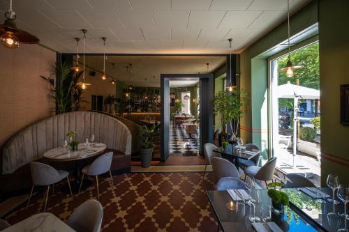 a restaurant with tables and chairs and a bar at Eco Rooms&Breakfast Tirano in Tirano