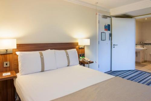 Postel nebo postele na pokoji v ubytování Holiday Inn Lancaster by IHG