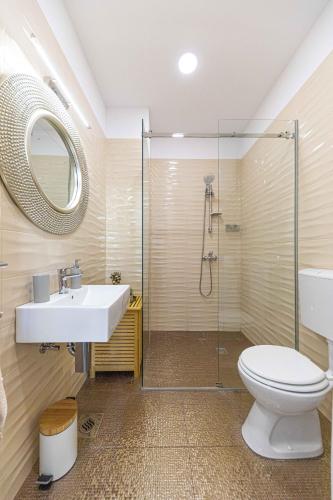 a bathroom with a toilet and a sink and a shower at Perla Castellana in Kaštela