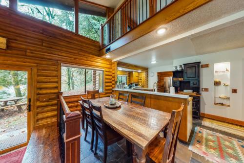 a kitchen and dining room with a wooden table and chairs at River Bend Lodge in Washougal