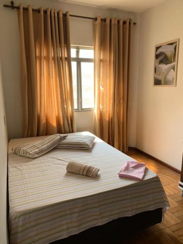 Katil atau katil-katil dalam bilik di Apartamento em Aparecida