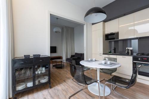 EasyTopStay - Tricolore Modern and Cozy Apartment