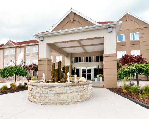 a building with a fountain in front of it at Holiday Inn Express Hotel & Suites Port Clinton-Catawba Island by IHG in Port Clinton