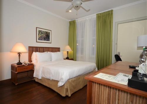 Voodi või voodid majutusasutuse Cara Lodge Hotel toas