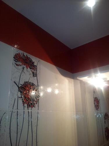 a wall with a painting of flowers on it at Sandanski Peak Guest Rooms in Sandanski