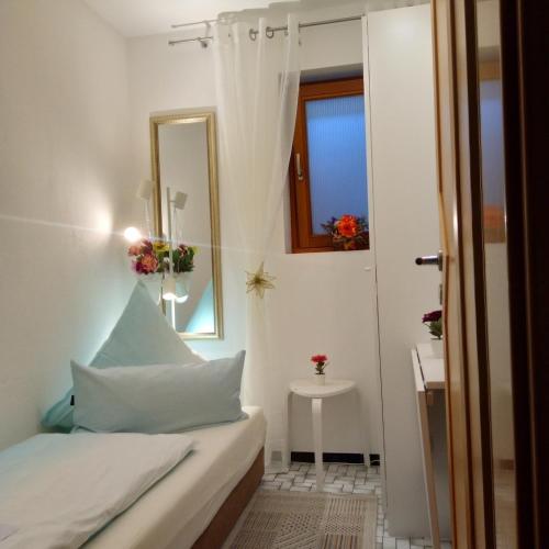 Ένα ή περισσότερα κρεβάτια σε δωμάτιο στο Im Haus am Ries