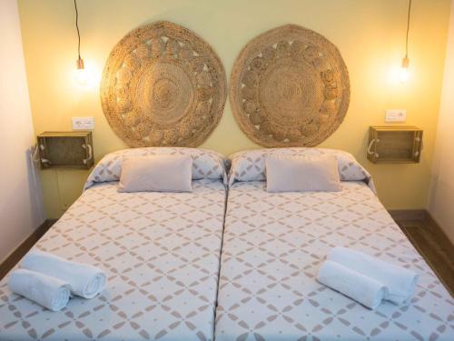 Llit o llits en una habitació de Apartamentos Rurales Parajes de Piedra