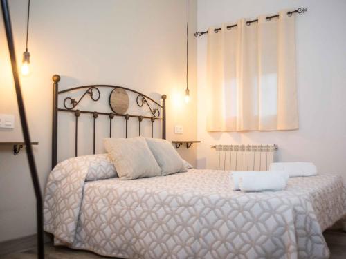 Кровать или кровати в номере Apartamentos Rurales Parajes de Piedra