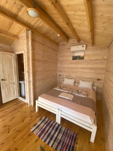 Кровать или кровати в номере Guest house EdiRoz on Krepostnaya