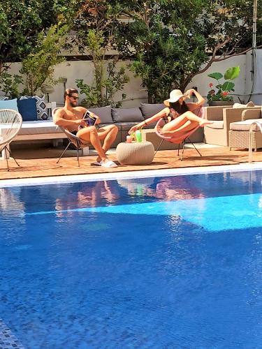Bazén v ubytování Hotel Parthenon Rodos city nebo v jeho okolí